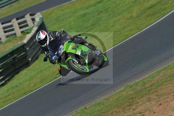 Mallory park Leicestershire;Mallory park photographs;Motorcycle action photographs;event digital images;eventdigitalimages;mallory park;no limits trackday;peter wileman photography;trackday;trackday digital images;trackday photos