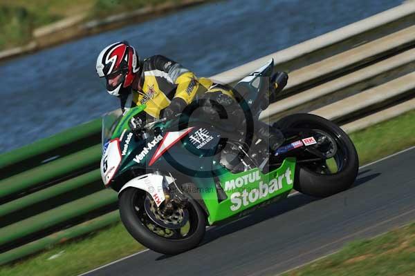 Mallory park Leicestershire;Mallory park photographs;Motorcycle action photographs;event digital images;eventdigitalimages;mallory park;no limits trackday;peter wileman photography;trackday;trackday digital images;trackday photos