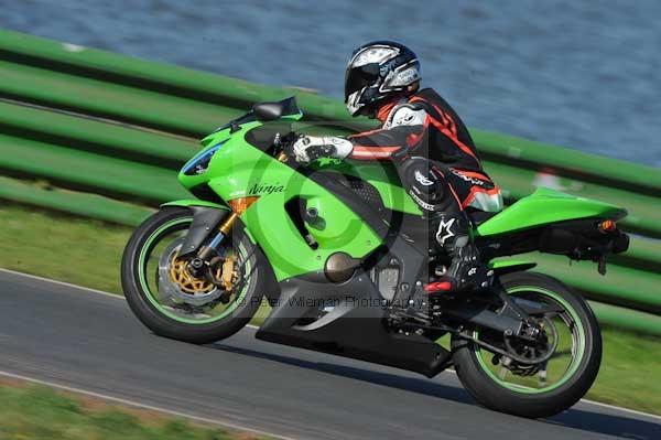 Mallory park Leicestershire;Mallory park photographs;Motorcycle action photographs;event digital images;eventdigitalimages;mallory park;no limits trackday;peter wileman photography;trackday;trackday digital images;trackday photos