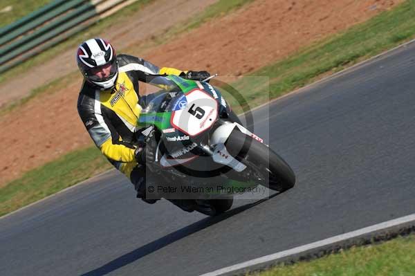 Mallory park Leicestershire;Mallory park photographs;Motorcycle action photographs;event digital images;eventdigitalimages;mallory park;no limits trackday;peter wileman photography;trackday;trackday digital images;trackday photos