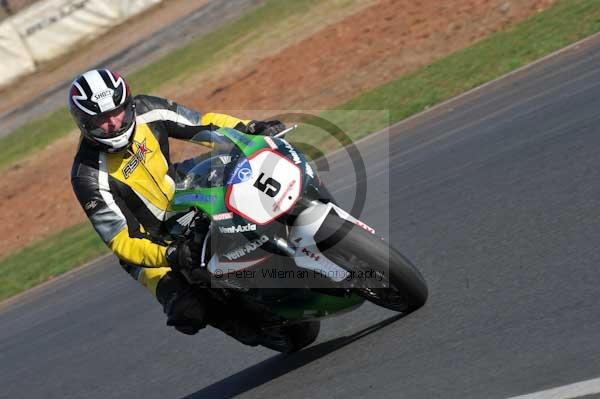 Mallory park Leicestershire;Mallory park photographs;Motorcycle action photographs;event digital images;eventdigitalimages;mallory park;no limits trackday;peter wileman photography;trackday;trackday digital images;trackday photos