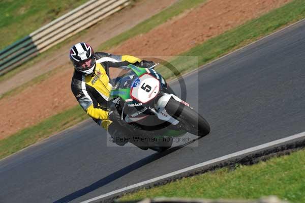 Mallory park Leicestershire;Mallory park photographs;Motorcycle action photographs;event digital images;eventdigitalimages;mallory park;no limits trackday;peter wileman photography;trackday;trackday digital images;trackday photos