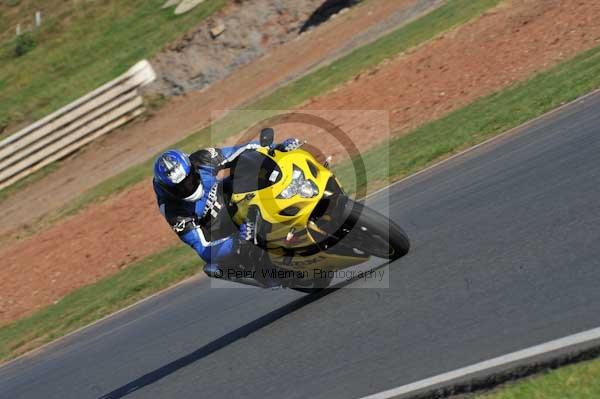 Mallory park Leicestershire;Mallory park photographs;Motorcycle action photographs;event digital images;eventdigitalimages;mallory park;no limits trackday;peter wileman photography;trackday;trackday digital images;trackday photos