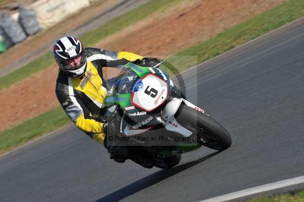 Mallory park Leicestershire;Mallory park photographs;Motorcycle action photographs;event digital images;eventdigitalimages;mallory park;no limits trackday;peter wileman photography;trackday;trackday digital images;trackday photos