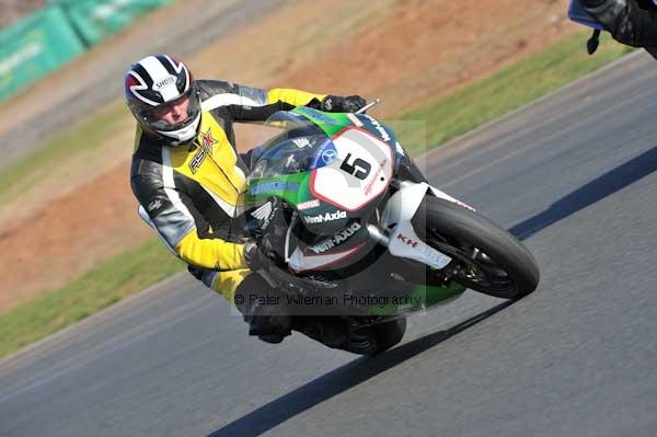 Mallory park Leicestershire;Mallory park photographs;Motorcycle action photographs;event digital images;eventdigitalimages;mallory park;no limits trackday;peter wileman photography;trackday;trackday digital images;trackday photos