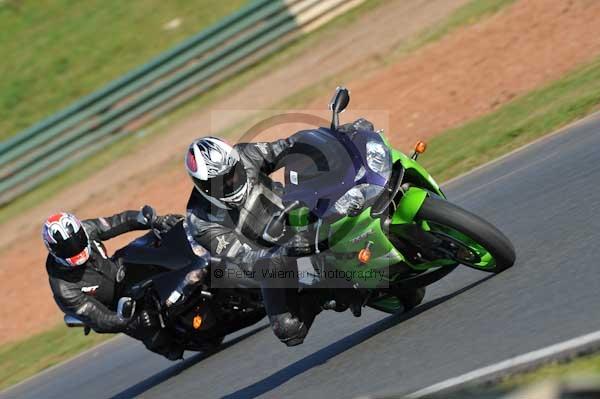 Mallory park Leicestershire;Mallory park photographs;Motorcycle action photographs;event digital images;eventdigitalimages;mallory park;no limits trackday;peter wileman photography;trackday;trackday digital images;trackday photos