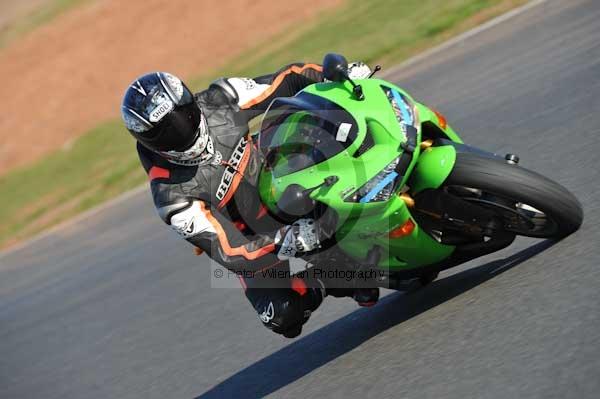 Mallory park Leicestershire;Mallory park photographs;Motorcycle action photographs;event digital images;eventdigitalimages;mallory park;no limits trackday;peter wileman photography;trackday;trackday digital images;trackday photos