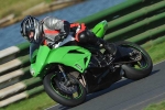 Mallory-park-Leicestershire;Mallory-park-photographs;Motorcycle-action-photographs;event-digital-images;eventdigitalimages;mallory-park;no-limits-trackday;peter-wileman-photography;trackday;trackday-digital-images;trackday-photos