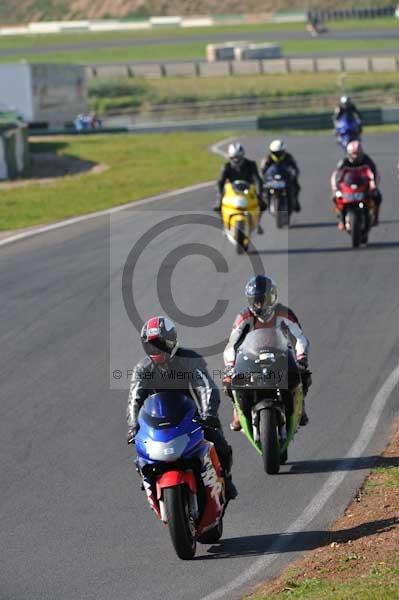 Mallory park Leicestershire;Mallory park photographs;Motorcycle action photographs;event digital images;eventdigitalimages;mallory park;no limits trackday;peter wileman photography;trackday;trackday digital images;trackday photos