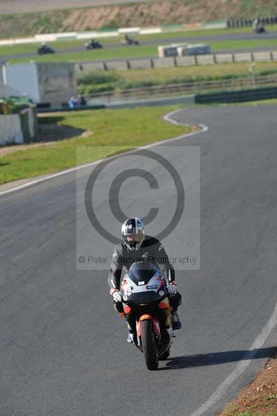 Mallory park Leicestershire;Mallory park photographs;Motorcycle action photographs;event digital images;eventdigitalimages;mallory park;no limits trackday;peter wileman photography;trackday;trackday digital images;trackday photos