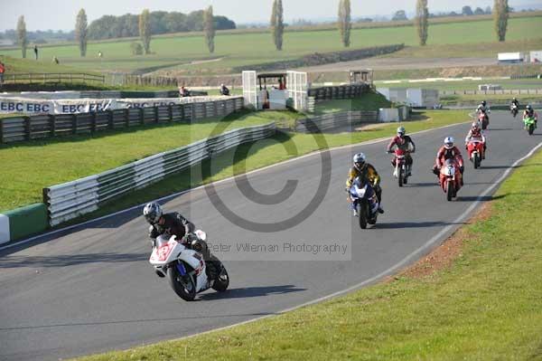 Mallory park Leicestershire;Mallory park photographs;Motorcycle action photographs;event digital images;eventdigitalimages;mallory park;no limits trackday;peter wileman photography;trackday;trackday digital images;trackday photos