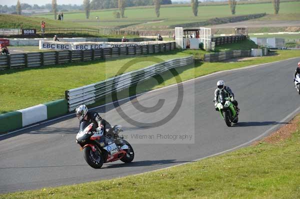 Mallory park Leicestershire;Mallory park photographs;Motorcycle action photographs;event digital images;eventdigitalimages;mallory park;no limits trackday;peter wileman photography;trackday;trackday digital images;trackday photos