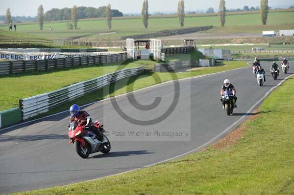 Mallory park Leicestershire;Mallory park photographs;Motorcycle action photographs;event digital images;eventdigitalimages;mallory park;no limits trackday;peter wileman photography;trackday;trackday digital images;trackday photos