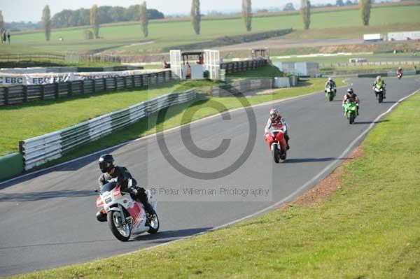 Mallory park Leicestershire;Mallory park photographs;Motorcycle action photographs;event digital images;eventdigitalimages;mallory park;no limits trackday;peter wileman photography;trackday;trackday digital images;trackday photos