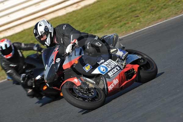 Mallory park Leicestershire;Mallory park photographs;Motorcycle action photographs;event digital images;eventdigitalimages;mallory park;no limits trackday;peter wileman photography;trackday;trackday digital images;trackday photos