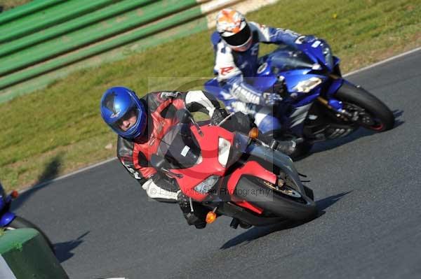 Mallory park Leicestershire;Mallory park photographs;Motorcycle action photographs;event digital images;eventdigitalimages;mallory park;no limits trackday;peter wileman photography;trackday;trackday digital images;trackday photos