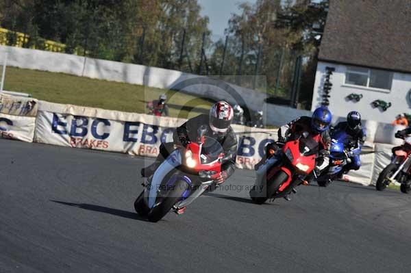 Mallory park Leicestershire;Mallory park photographs;Motorcycle action photographs;event digital images;eventdigitalimages;mallory park;no limits trackday;peter wileman photography;trackday;trackday digital images;trackday photos