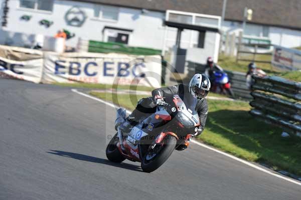 Mallory park Leicestershire;Mallory park photographs;Motorcycle action photographs;event digital images;eventdigitalimages;mallory park;no limits trackday;peter wileman photography;trackday;trackday digital images;trackday photos