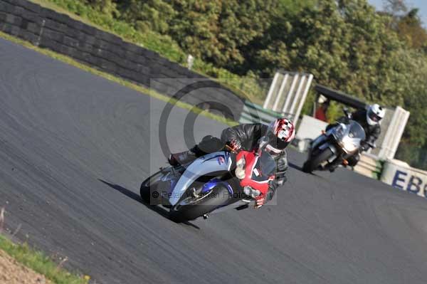 Mallory park Leicestershire;Mallory park photographs;Motorcycle action photographs;event digital images;eventdigitalimages;mallory park;no limits trackday;peter wileman photography;trackday;trackday digital images;trackday photos