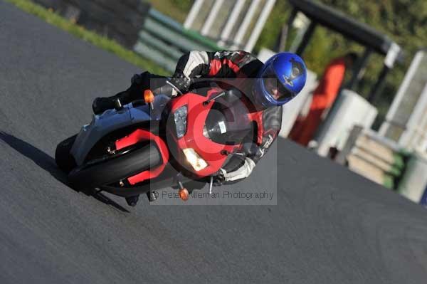 Mallory park Leicestershire;Mallory park photographs;Motorcycle action photographs;event digital images;eventdigitalimages;mallory park;no limits trackday;peter wileman photography;trackday;trackday digital images;trackday photos