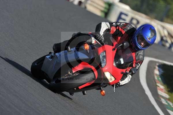 Mallory park Leicestershire;Mallory park photographs;Motorcycle action photographs;event digital images;eventdigitalimages;mallory park;no limits trackday;peter wileman photography;trackday;trackday digital images;trackday photos