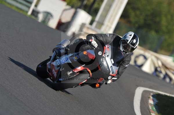 Mallory park Leicestershire;Mallory park photographs;Motorcycle action photographs;event digital images;eventdigitalimages;mallory park;no limits trackday;peter wileman photography;trackday;trackday digital images;trackday photos