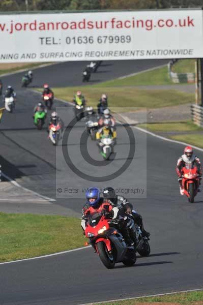 Mallory park Leicestershire;Mallory park photographs;Motorcycle action photographs;event digital images;eventdigitalimages;mallory park;no limits trackday;peter wileman photography;trackday;trackday digital images;trackday photos