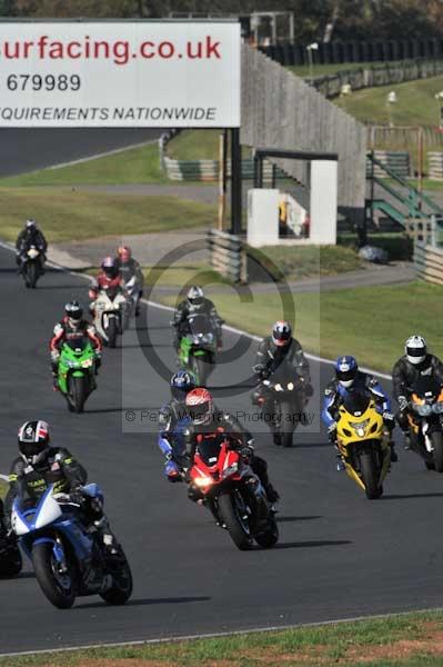 Mallory park Leicestershire;Mallory park photographs;Motorcycle action photographs;event digital images;eventdigitalimages;mallory park;no limits trackday;peter wileman photography;trackday;trackday digital images;trackday photos