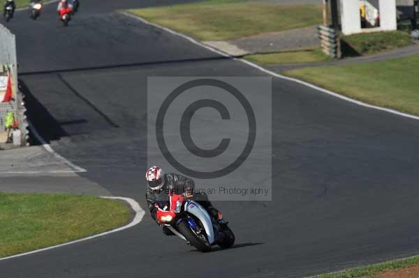 Mallory park Leicestershire;Mallory park photographs;Motorcycle action photographs;event digital images;eventdigitalimages;mallory park;no limits trackday;peter wileman photography;trackday;trackday digital images;trackday photos