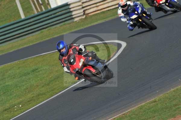 Mallory park Leicestershire;Mallory park photographs;Motorcycle action photographs;event digital images;eventdigitalimages;mallory park;no limits trackday;peter wileman photography;trackday;trackday digital images;trackday photos