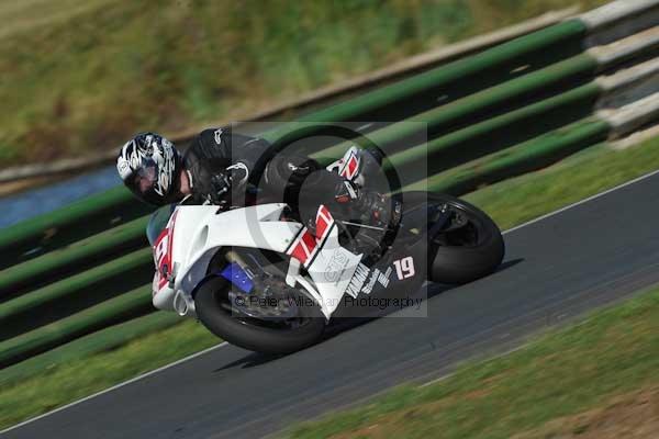 Mallory park Leicestershire;Mallory park photographs;Motorcycle action photographs;event digital images;eventdigitalimages;mallory park;no limits trackday;peter wileman photography;trackday;trackday digital images;trackday photos