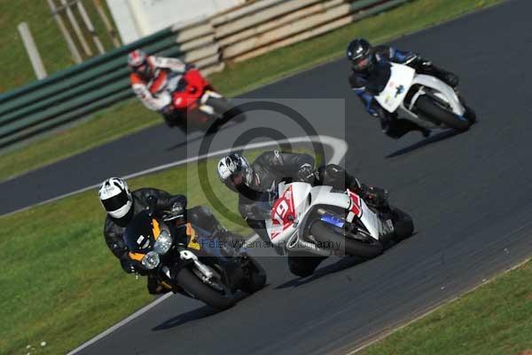Mallory park Leicestershire;Mallory park photographs;Motorcycle action photographs;event digital images;eventdigitalimages;mallory park;no limits trackday;peter wileman photography;trackday;trackday digital images;trackday photos