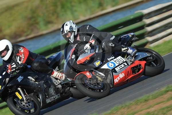 Mallory park Leicestershire;Mallory park photographs;Motorcycle action photographs;event digital images;eventdigitalimages;mallory park;no limits trackday;peter wileman photography;trackday;trackday digital images;trackday photos