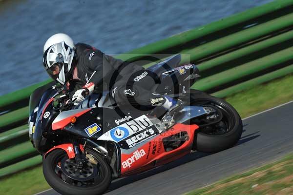Mallory park Leicestershire;Mallory park photographs;Motorcycle action photographs;event digital images;eventdigitalimages;mallory park;no limits trackday;peter wileman photography;trackday;trackday digital images;trackday photos