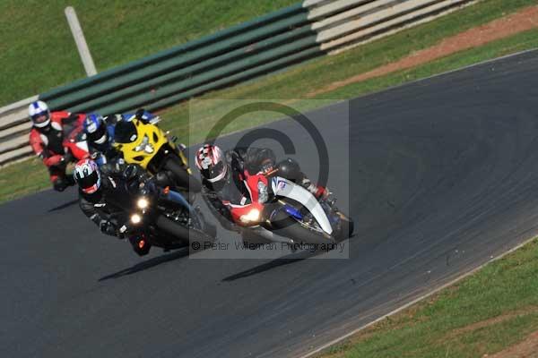 Mallory park Leicestershire;Mallory park photographs;Motorcycle action photographs;event digital images;eventdigitalimages;mallory park;no limits trackday;peter wileman photography;trackday;trackday digital images;trackday photos