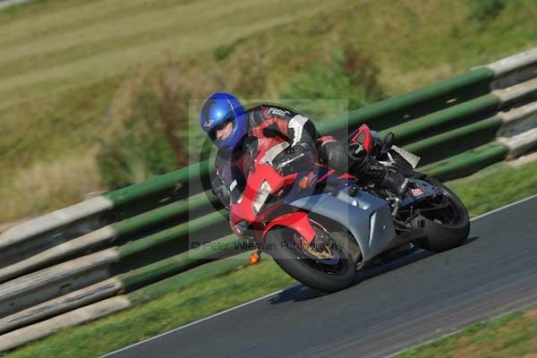 Mallory park Leicestershire;Mallory park photographs;Motorcycle action photographs;event digital images;eventdigitalimages;mallory park;no limits trackday;peter wileman photography;trackday;trackday digital images;trackday photos