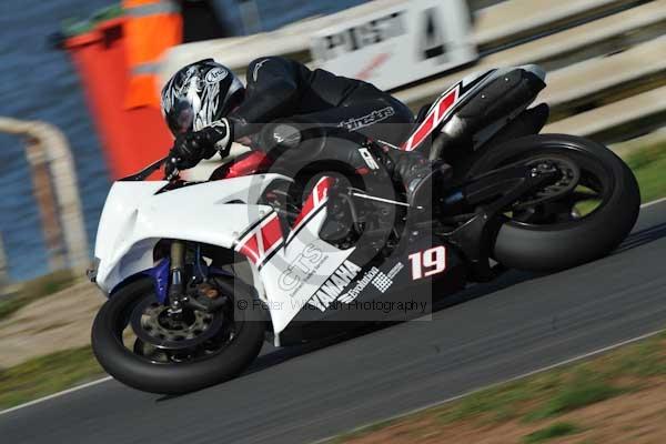 Mallory park Leicestershire;Mallory park photographs;Motorcycle action photographs;event digital images;eventdigitalimages;mallory park;no limits trackday;peter wileman photography;trackday;trackday digital images;trackday photos