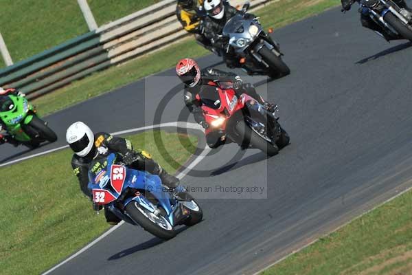 Mallory park Leicestershire;Mallory park photographs;Motorcycle action photographs;event digital images;eventdigitalimages;mallory park;no limits trackday;peter wileman photography;trackday;trackday digital images;trackday photos