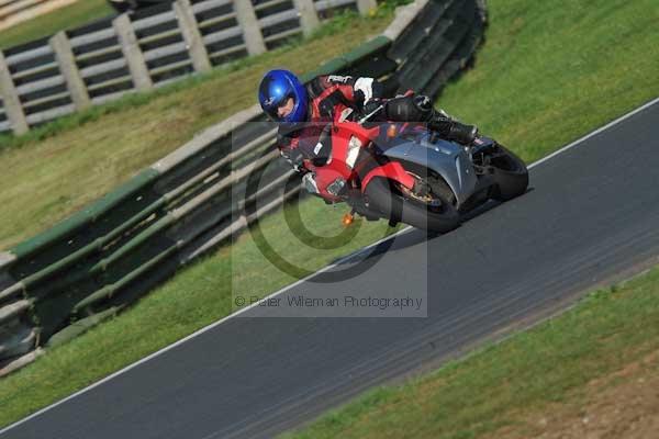 Mallory park Leicestershire;Mallory park photographs;Motorcycle action photographs;event digital images;eventdigitalimages;mallory park;no limits trackday;peter wileman photography;trackday;trackday digital images;trackday photos