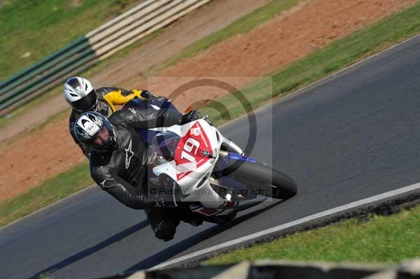 Mallory park Leicestershire;Mallory park photographs;Motorcycle action photographs;event digital images;eventdigitalimages;mallory park;no limits trackday;peter wileman photography;trackday;trackday digital images;trackday photos