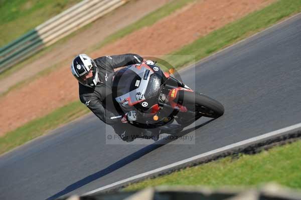 Mallory park Leicestershire;Mallory park photographs;Motorcycle action photographs;event digital images;eventdigitalimages;mallory park;no limits trackday;peter wileman photography;trackday;trackday digital images;trackday photos
