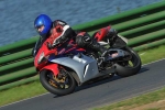 Mallory-park-Leicestershire;Mallory-park-photographs;Motorcycle-action-photographs;event-digital-images;eventdigitalimages;mallory-park;no-limits-trackday;peter-wileman-photography;trackday;trackday-digital-images;trackday-photos