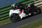 Mallory-park-Leicestershire;Mallory-park-photographs;Motorcycle-action-photographs;event-digital-images;eventdigitalimages;mallory-park;no-limits-trackday;peter-wileman-photography;trackday;trackday-digital-images;trackday-photos