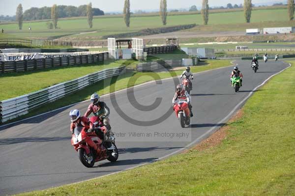 Mallory park Leicestershire;Mallory park photographs;Motorcycle action photographs;event digital images;eventdigitalimages;mallory park;no limits trackday;peter wileman photography;trackday;trackday digital images;trackday photos