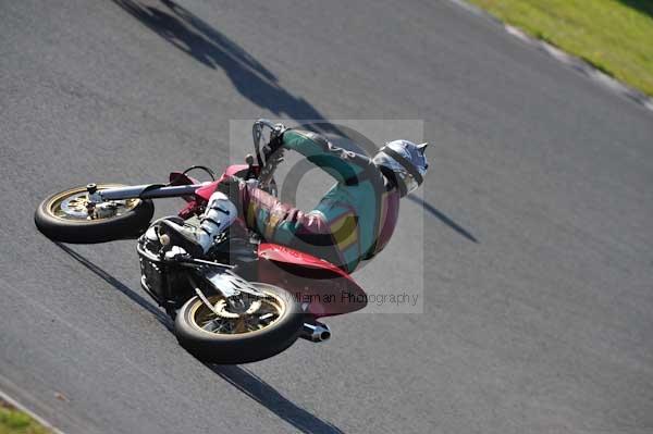 Mallory park Leicestershire;Mallory park photographs;Motorcycle action photographs;event digital images;eventdigitalimages;mallory park;no limits trackday;peter wileman photography;trackday;trackday digital images;trackday photos