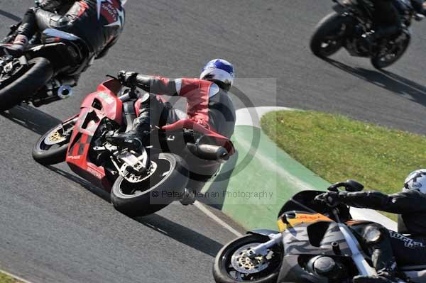 Mallory park Leicestershire;Mallory park photographs;Motorcycle action photographs;event digital images;eventdigitalimages;mallory park;no limits trackday;peter wileman photography;trackday;trackday digital images;trackday photos