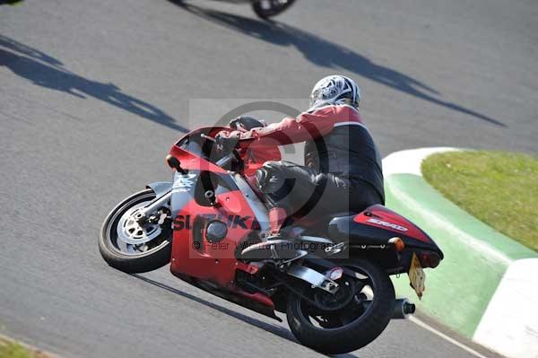 Mallory park Leicestershire;Mallory park photographs;Motorcycle action photographs;event digital images;eventdigitalimages;mallory park;no limits trackday;peter wileman photography;trackday;trackday digital images;trackday photos