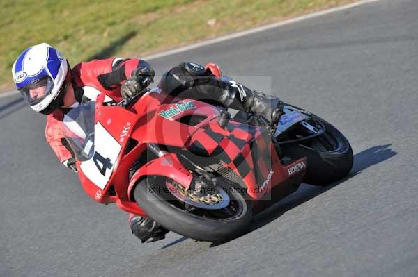 Mallory park Leicestershire;Mallory park photographs;Motorcycle action photographs;event digital images;eventdigitalimages;mallory park;no limits trackday;peter wileman photography;trackday;trackday digital images;trackday photos