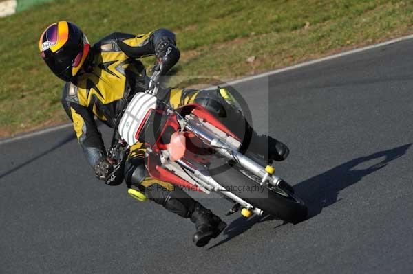 Mallory park Leicestershire;Mallory park photographs;Motorcycle action photographs;event digital images;eventdigitalimages;mallory park;no limits trackday;peter wileman photography;trackday;trackday digital images;trackday photos