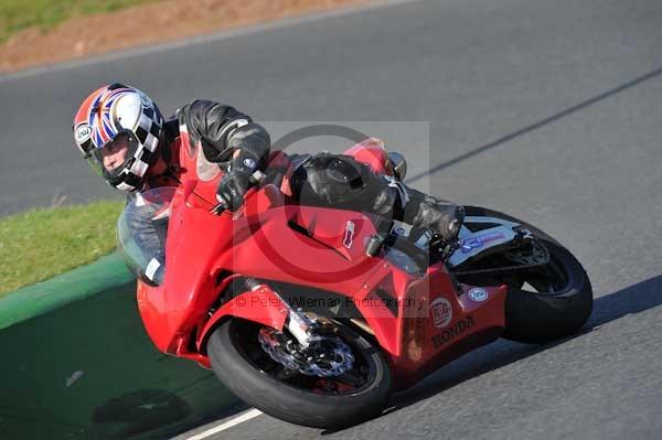 Mallory park Leicestershire;Mallory park photographs;Motorcycle action photographs;event digital images;eventdigitalimages;mallory park;no limits trackday;peter wileman photography;trackday;trackday digital images;trackday photos